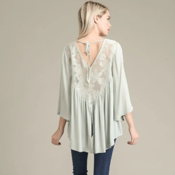 Doe & Rae Sage Green Flowing Lace Inset Top NWT - Picture 1 of 6